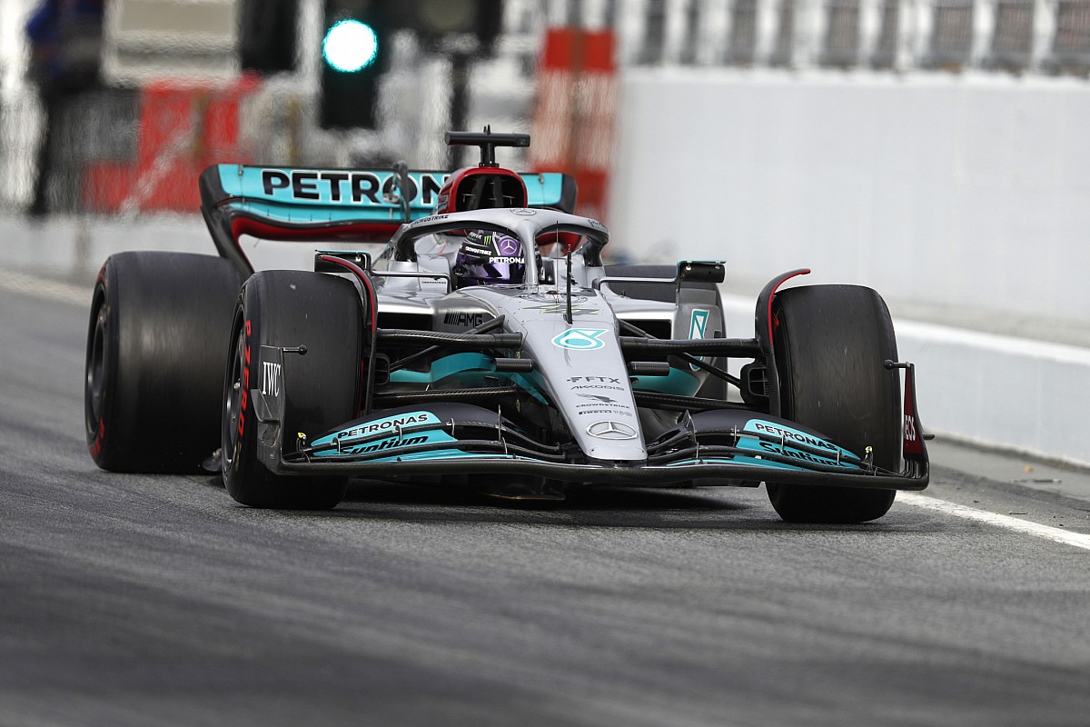 lewis-hamilton-mercedes-w13